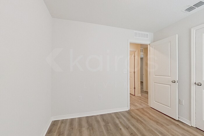 Building Photo - 27008 Anthony Ave