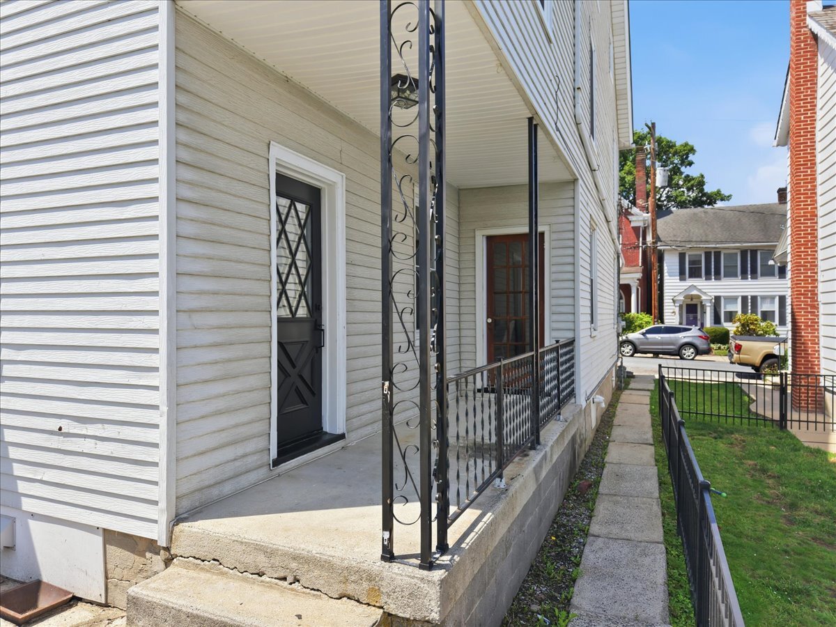 Building Photo - 315 2nd St