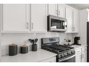 Building Photo - 190 Jean Avenue