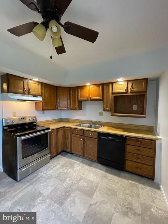 Building Photo - 2450 Mummasburg Rd