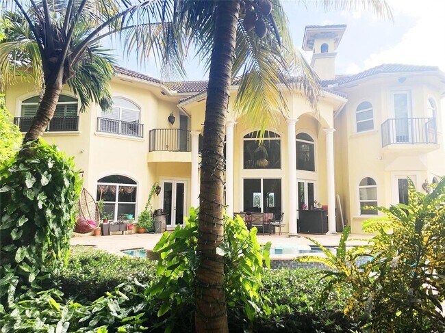 Building Photo - 6301 SW 58th Ct