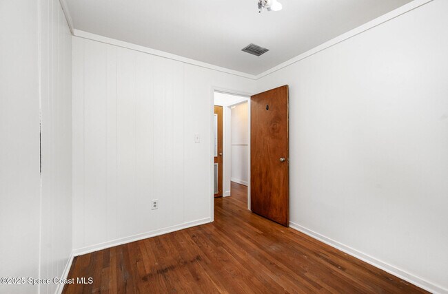 Building Photo - 42 N Fernwood Dr