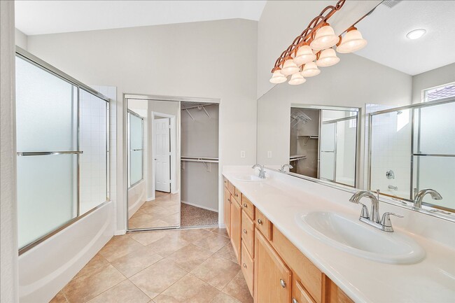 Building Photo - 3 Bedroom, Single Story Home in Seven Hills