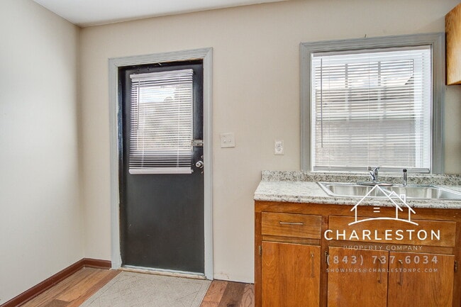 Building Photo - 198 Nassau St