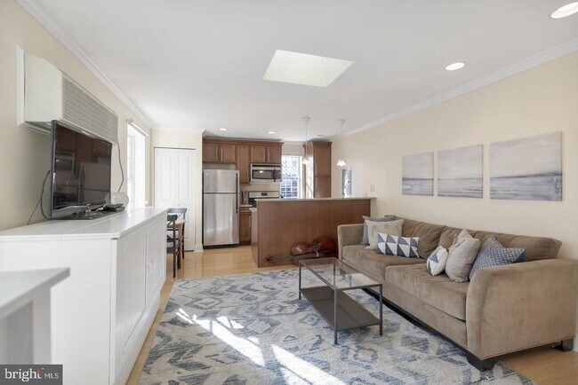 Building Photo - 1716 Pine St