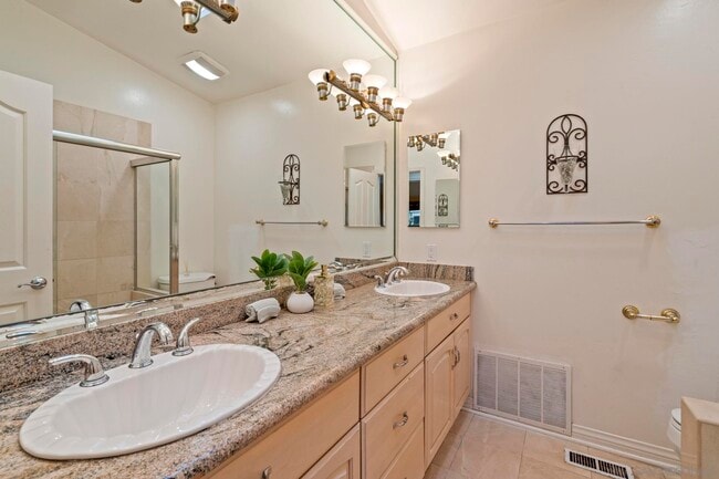 Building Photo - 6430 La Jolla Scenic S Dr