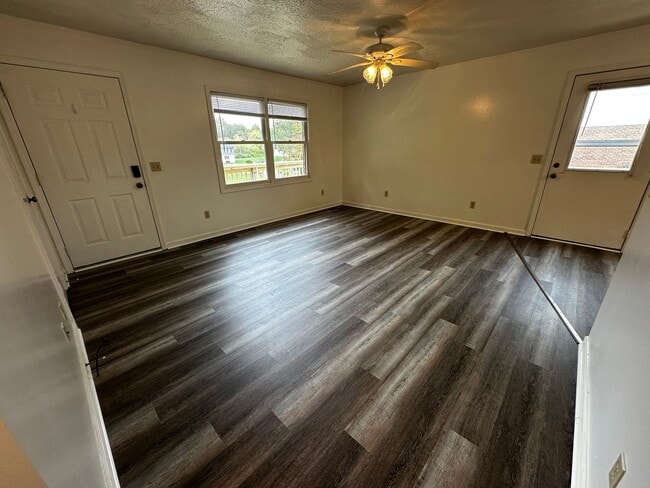 Building Photo - Newly Remodeled Duplex in Blacksburg