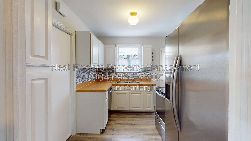 Building Photo - 1230 Lechlade St