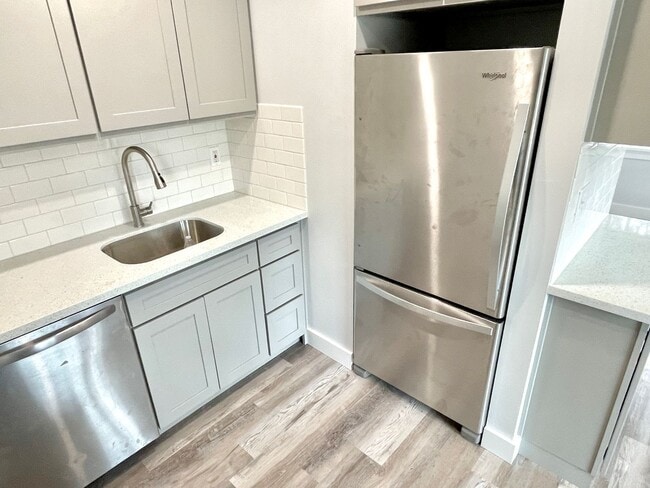 Building Photo - Powellhurst-Gilbert Remodeled Bungalow, Fenced Yard, Off-Street Parking, In-Unit Laundry