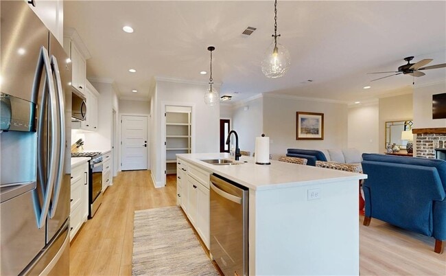 Building Photo - 585 Freedom Trail