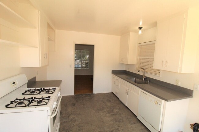 Building Photo - 2352 Pierpont Blvd