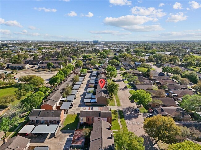 Building Photo - 1448 Silverpines Rd