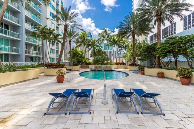 Building Photo - 253 NE 2nd St