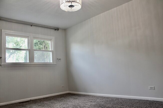 Building Photo - 2510 Ravinia Ln