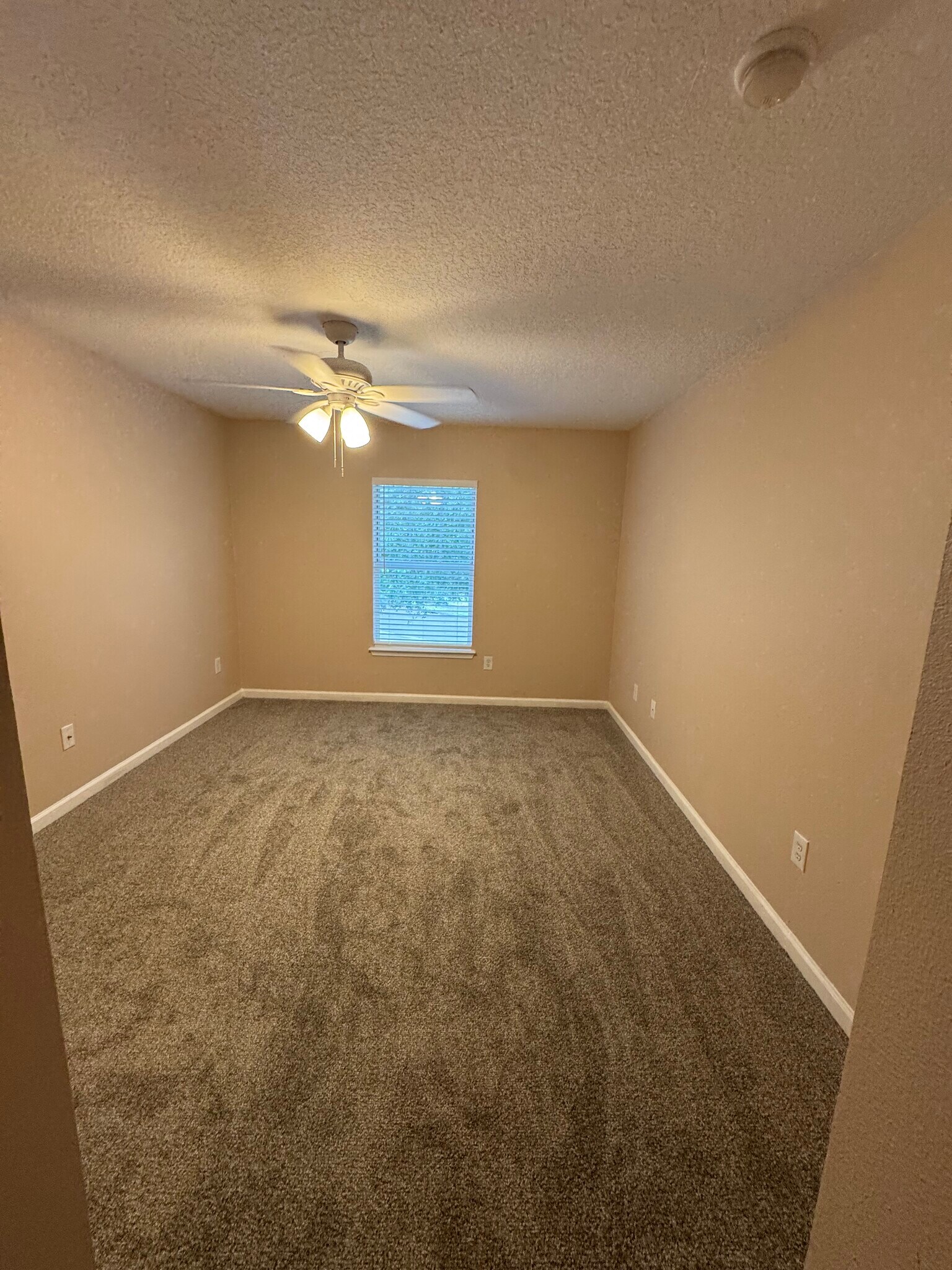Building Photo - 1034 N Black Cherry Dr