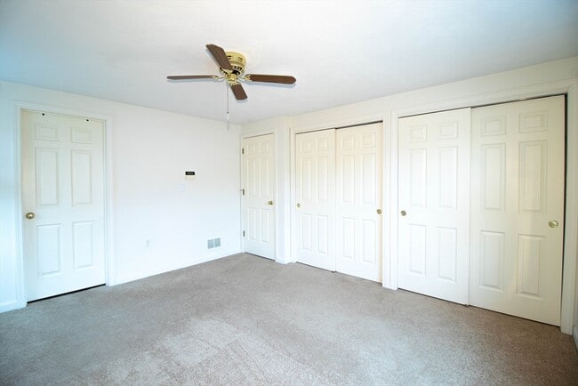 Building Photo - 59 Brookbend Way E
