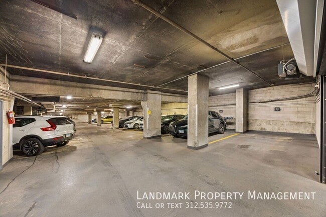 Building Photo - 5601 N Sheridan Rd