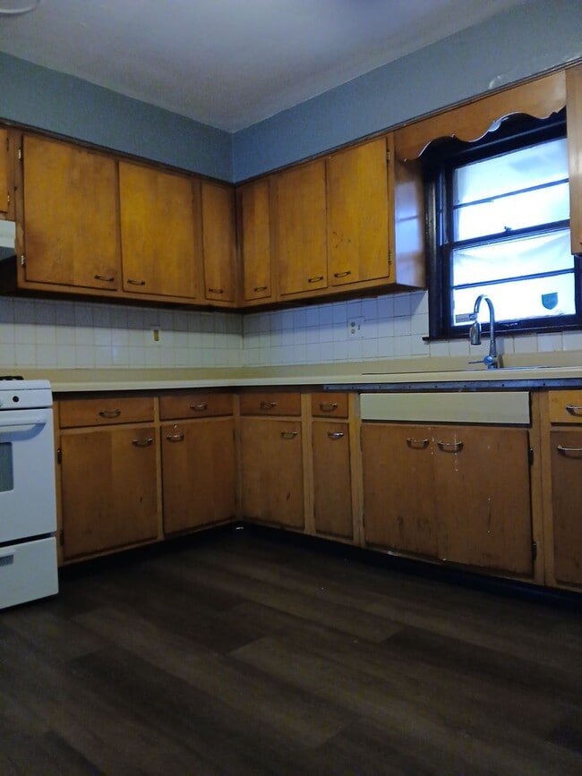 Building Photo - 1023 Irving Ave