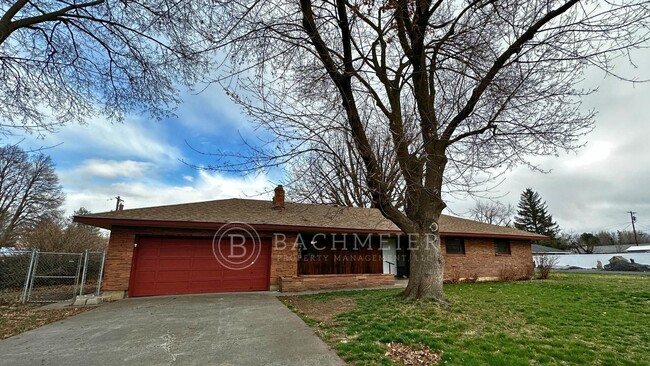 Building Photo - 3 BD/ 1.5BA McKay Neighborhood Home