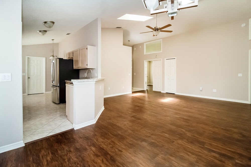 Building Photo - 996 Maple Ct