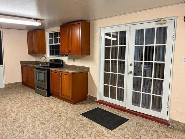 Building Photo - 6870 SW 5th Ct