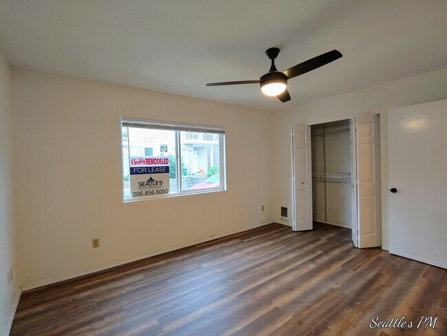 Building Photo - "Spacious 3-Bed Oasis with 2 Full Baths in Prime Seattle Location – 1800 Sq Ft of Comfort!"