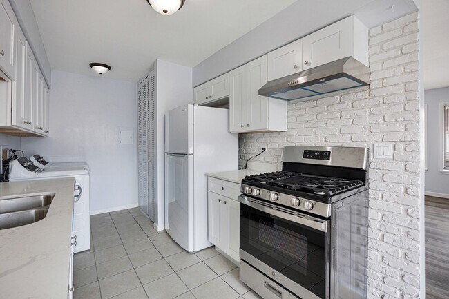 Building Photo - 7557 Bristol Ln
