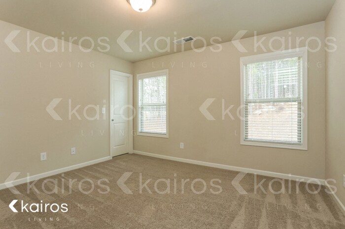 Building Photo - 1660 Riverpark Dr SE