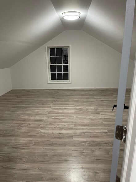 Master bedroom - 326 Cottage Grove Rd