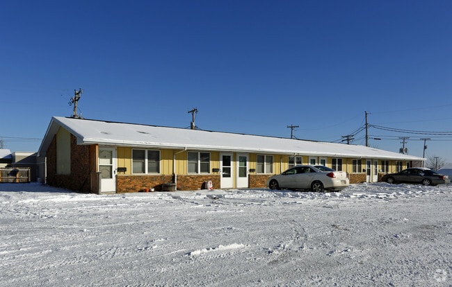 Primary Photo - Walnut Street Apartments