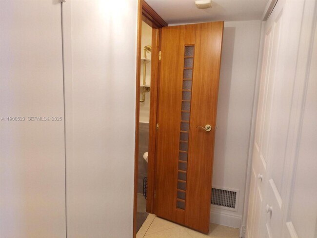 Building Photo - 3375 N Country Club Dr