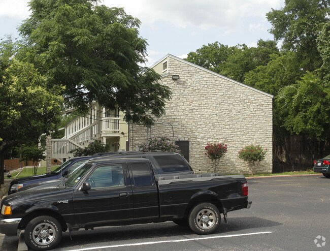 South Congress Commons - Alpine Apartments