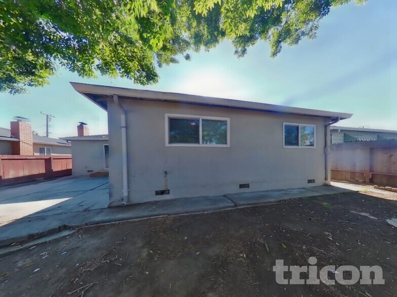 Building Photo - 1508 Crestview Dr