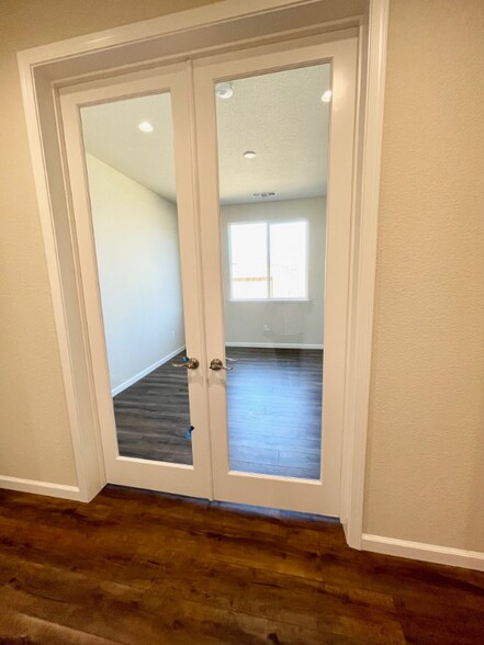 Building Photo - 658 Arlington Wy