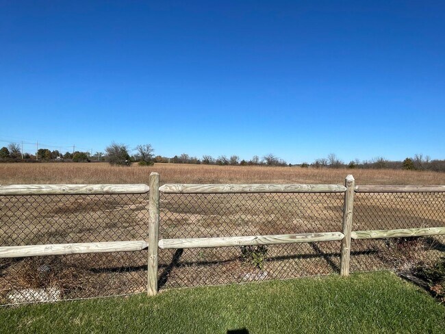Building Photo - Spectacular 4 bedroom, 2 bath home in Owasso