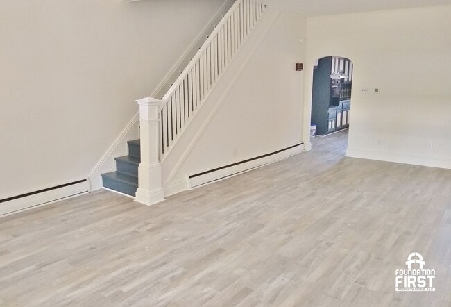 Building Photo - 3 Bed / 1 Bath Single Family Home