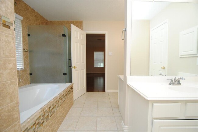 Building Photo - 17110 Fairway Glen Ct