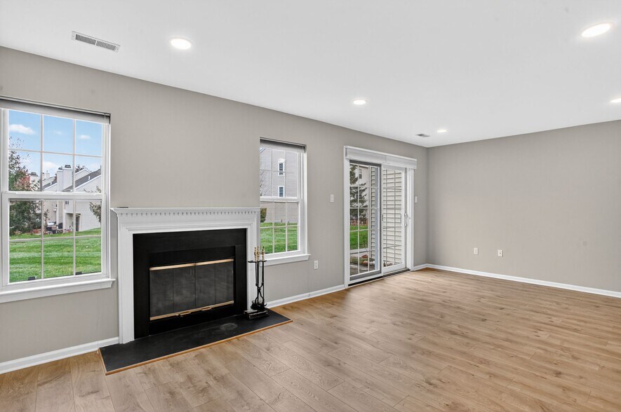 Building Photo - 2801 Harvard Ct