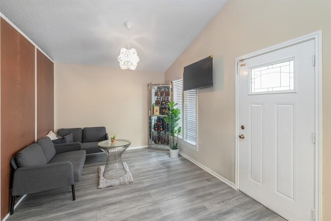Building Photo - 9801 Oriole Dr
