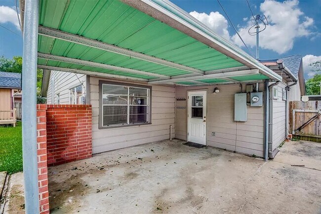 Building Photo - 2322 Ansbury Dr