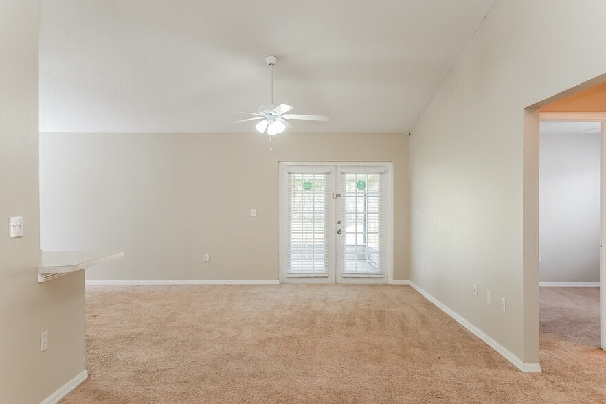 Building Photo - 2132 Ridgemore Dr