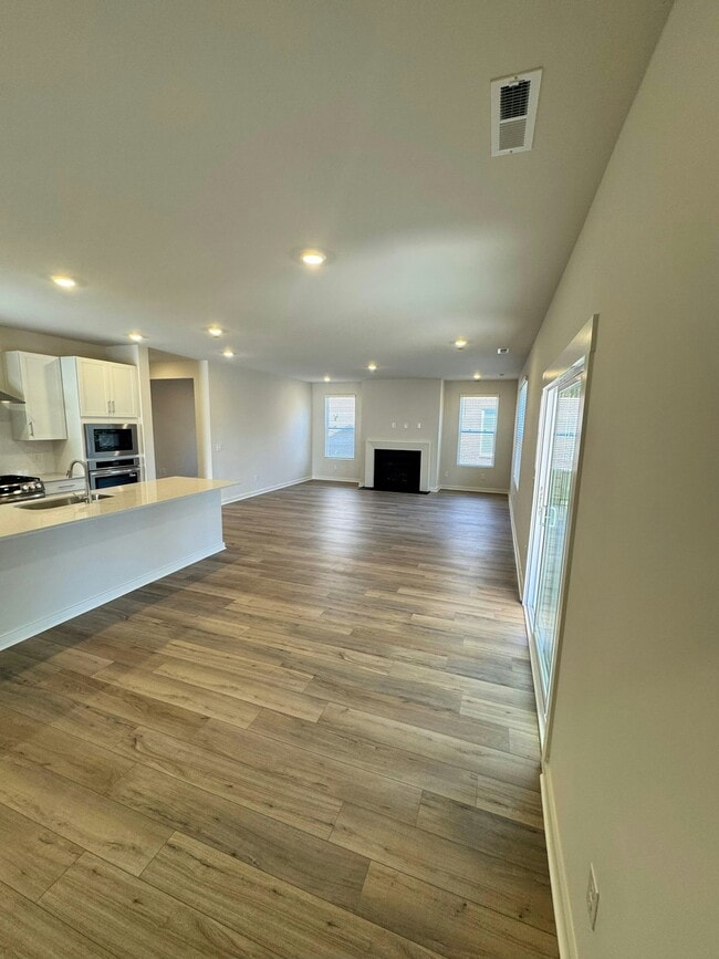 Building Photo - 3412 Shigo St