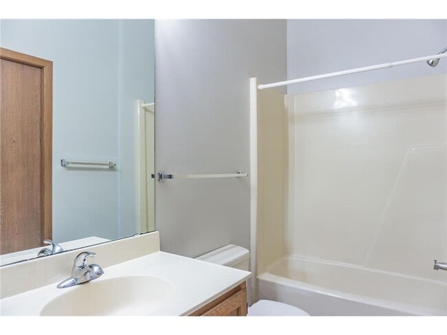 Building Photo - 17494 Pond Cir