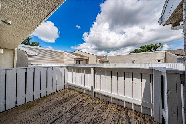 Building Photo - 1412 Oak Pl