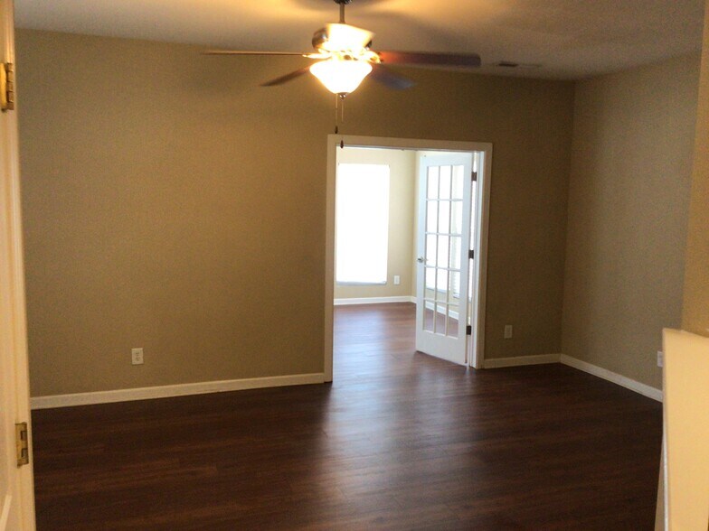 Building Photo - 555 Rockbridge Dr