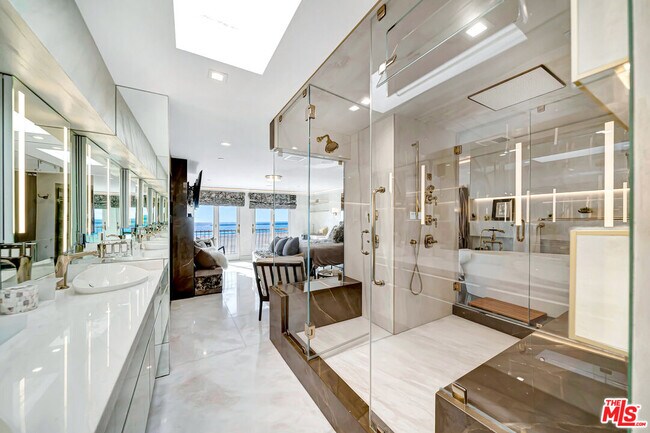 Building Photo - 6309 Ocean Front Walk