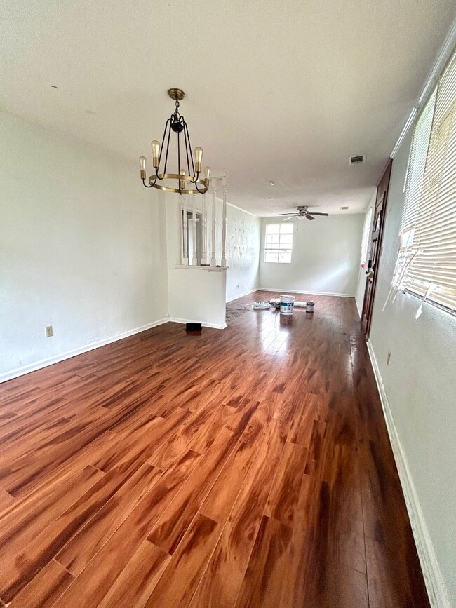 Building Photo - 903 Googe St