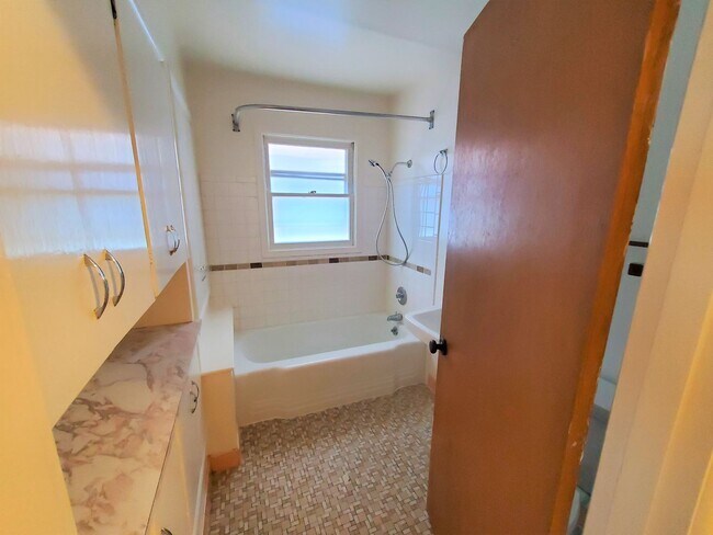 Building Photo - 266