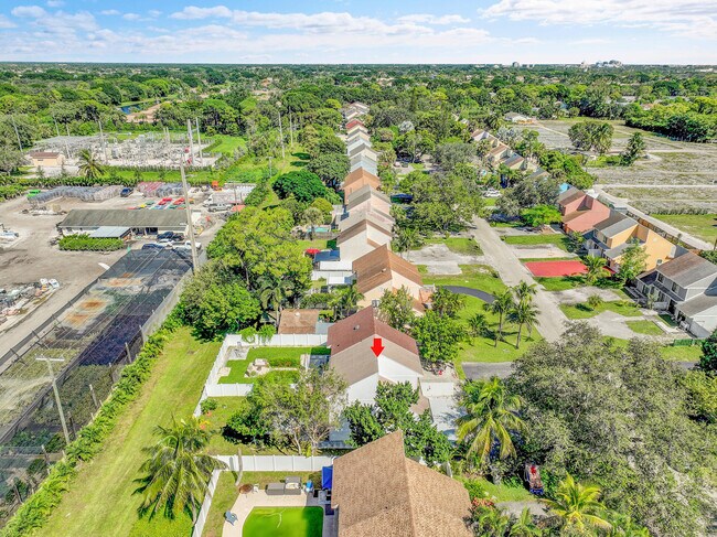 Building Photo - 9056 Green Meadows Way