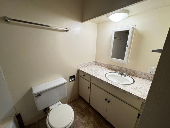 Building Photo - 3 Bedroom 2 Bath Home Located in Arcata!